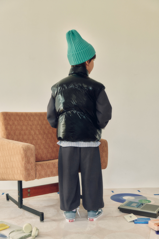 https://img.benettonmall.com/PARTS/KO/26F/QAVT01661BK_MB_D3.jpg
