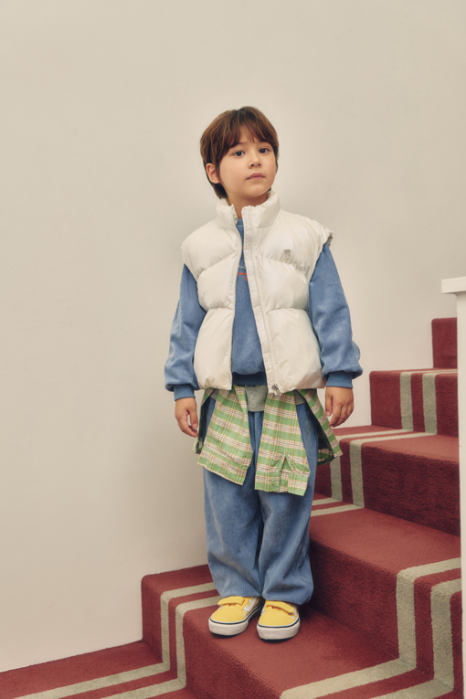 https://img.benettonmall.com/PARTS/KO/26F/QAVT01661IV_MB_D1.jpg