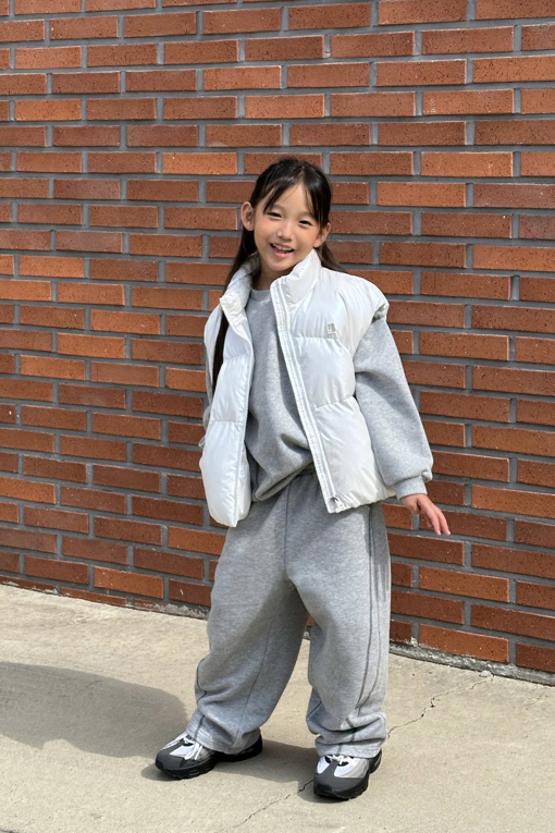 https://img.benettonmall.com/PARTS/KO/26F/QAVT01661IV_MB_E3.jpg