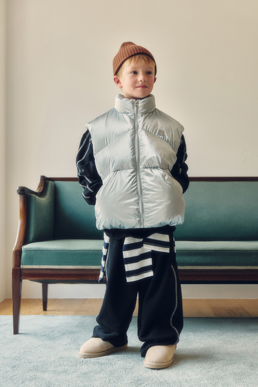 https://img.benettonmall.com/PARTS/KO/26F/QAVT01661SI_MB_D3.jpg