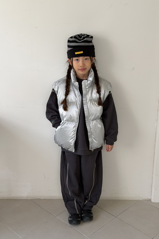 https://img.benettonmall.com/PARTS/KO/26F/QAVT01661SI_MB_E0.jpg