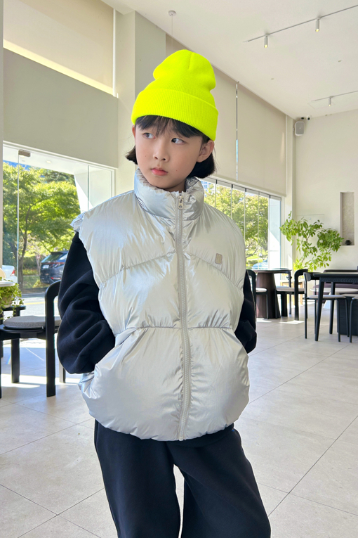 https://img.benettonmall.com/PARTS/KO/26F/QAVT01661SI_MB_E3.jpg