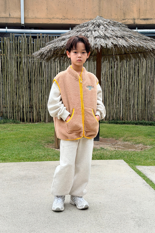 https://img.benettonmall.com/PARTS/KO/26F/QAVT02661BE_MB_E1.jpg