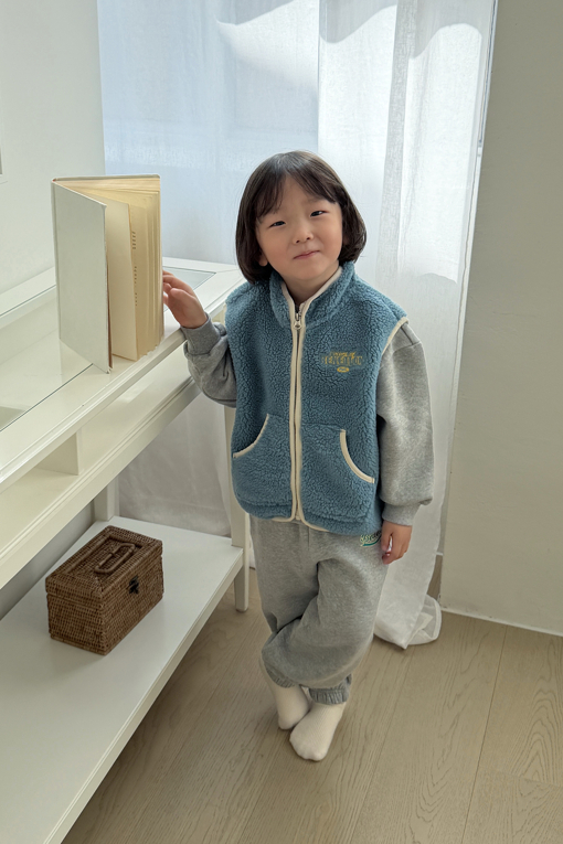 https://img.benettonmall.com/PARTS/KO/26F/QAVT02661BL_MB_E0.jpg