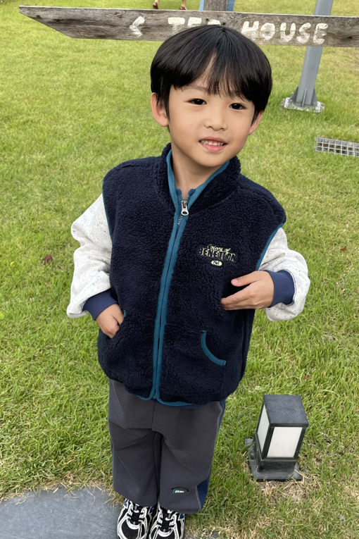 https://img.benettonmall.com/PARTS/KO/26F/QAVT02661NY_MB_E0.jpg