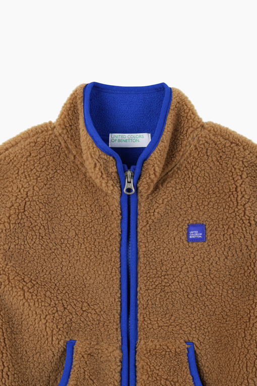 https://img.benettonmall.com/PARTS/KO/26F/QAVTG1661BR_MB_D2.jpg