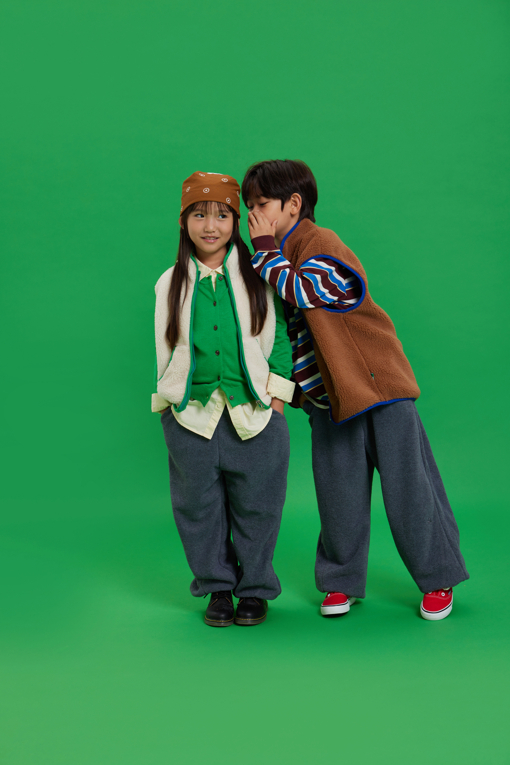 https://img.benettonmall.com/PARTS/KO/26F/QAVTG1661BR_MB_M1.jpg