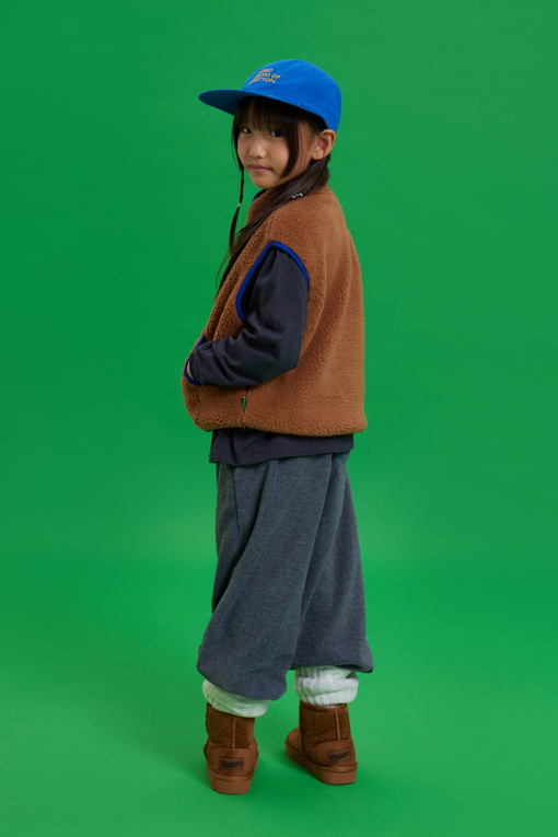 https://img.benettonmall.com/PARTS/KO/26F/QAVTG1661BR_MB_M7.jpg