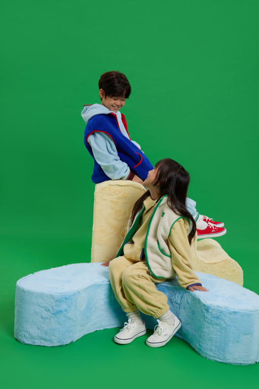 https://img.benettonmall.com/PARTS/KO/26F/QAVTG1661DB_MB_M0.jpg