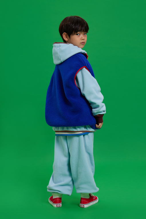 https://img.benettonmall.com/PARTS/KO/26F/QAVTG1661DB_MB_M10.jpg