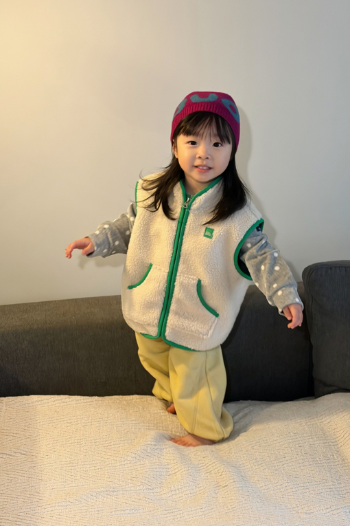 https://img.benettonmall.com/PARTS/KO/26F/QAVTG1661IV_MB_E0.jpg