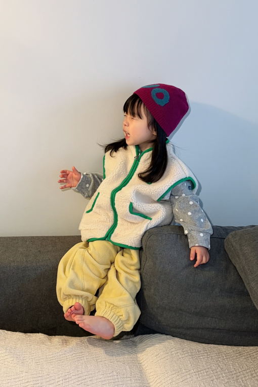 https://img.benettonmall.com/PARTS/KO/26F/QAVTG1661IV_MB_E1.jpg