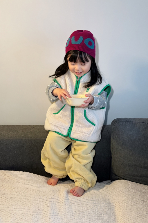 https://img.benettonmall.com/PARTS/KO/26F/QAVTG1661IV_MB_E3.jpg