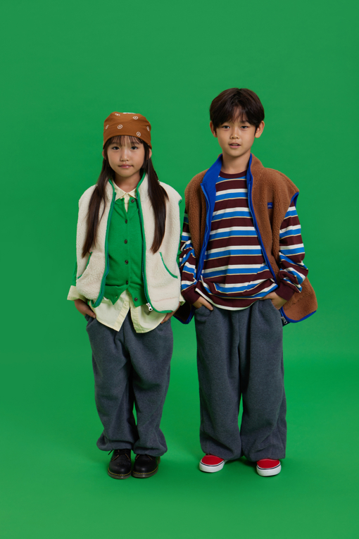 https://img.benettonmall.com/PARTS/KO/26F/QAVTG1661IV_MB_M2.jpg