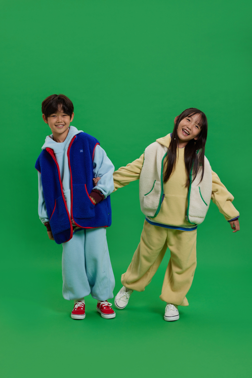 https://img.benettonmall.com/PARTS/KO/26F/QAVTG1661IV_MB_M3.jpg