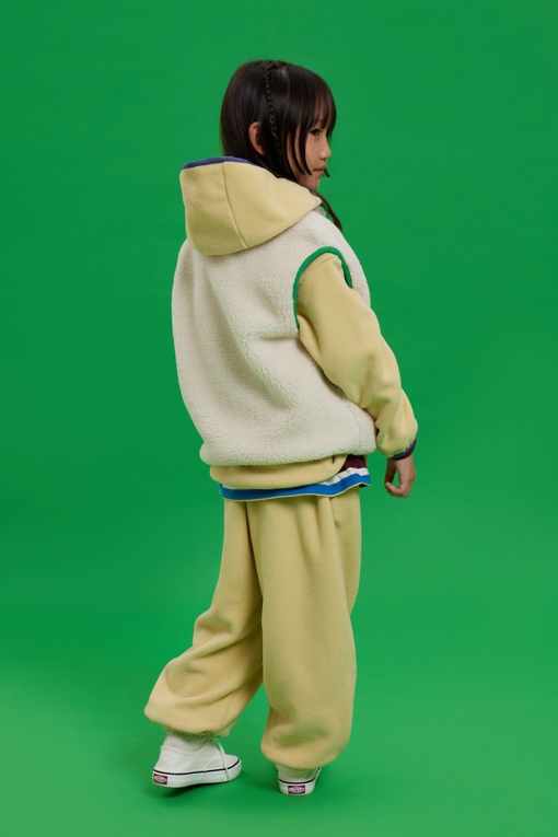 https://img.benettonmall.com/PARTS/KO/26F/QAVTG1661IV_MB_M7.jpg