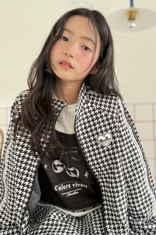https://img.benettonmall.com/PARTS/KO/26S/QAJP04611BK_MB_D2.jpg?cb=1777565229