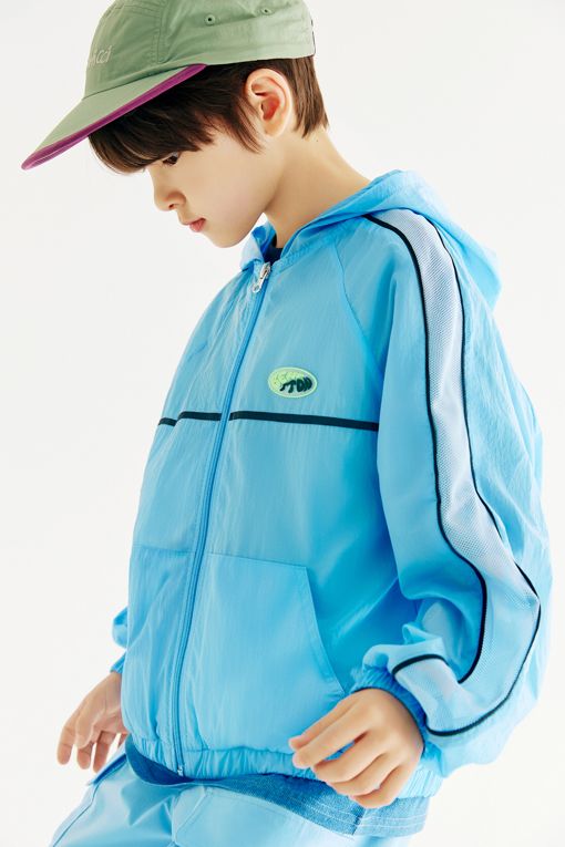https://img.benettonmall.com/PARTS/KO/26S/QAJP09631BL_MB_D0.jpg?cb=1777565229