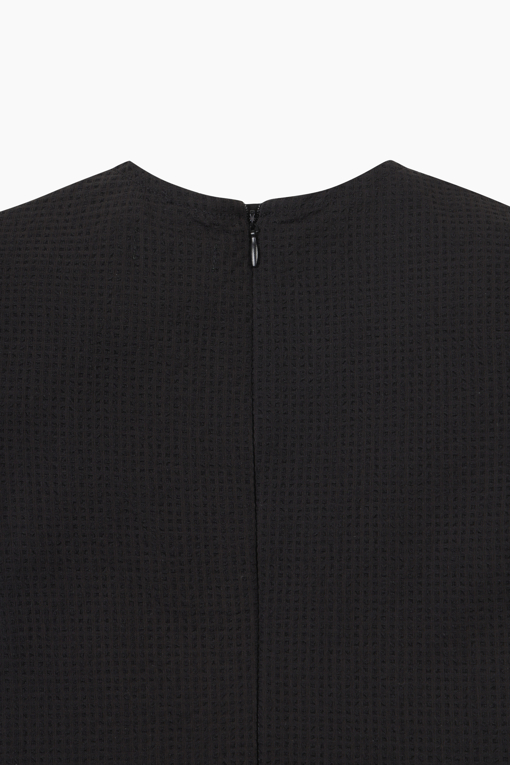 https://img.benettonmall.com/PARTS/KO/26S/QAOP32631BK_MB_D4.jpg?cb=1777565229