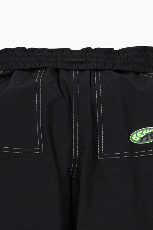 https://img.benettonmall.com/PARTS/KO/26S/QAPT01611BK_MB_D3.jpg?cb=1777565229