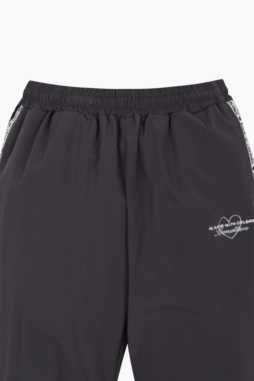 https://img.benettonmall.com/PARTS/KO/26S/QAPT02611CG_MB_D2.jpg?cb=1777565229