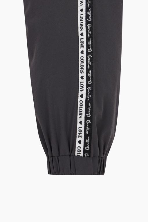 https://img.benettonmall.com/PARTS/KO/26S/QAPT02611CG_MB_D5.jpg?cb=1777565229
