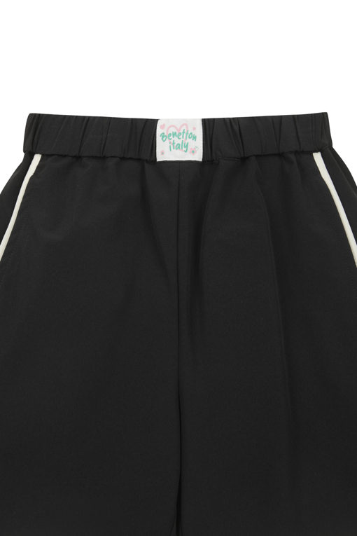 https://img.benettonmall.com/PARTS/KO/26S/QAPT04631BK_MB_D3.jpg?cb=1777565229