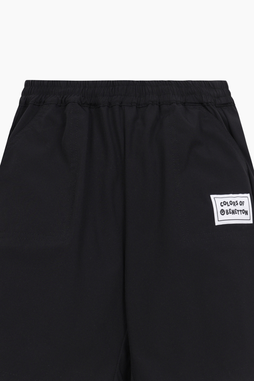 https://img.benettonmall.com/PARTS/KO/26S/QAPT06631BK_MB_D3.jpg?cb=1777565229