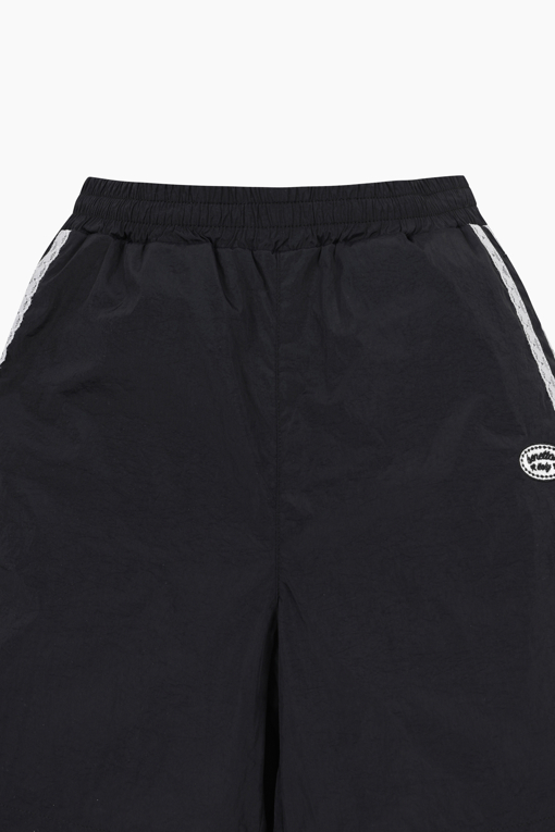 https://img.benettonmall.com/PARTS/KO/26S/QAPT15631BK_MB_D5.jpg?cb=1777565229