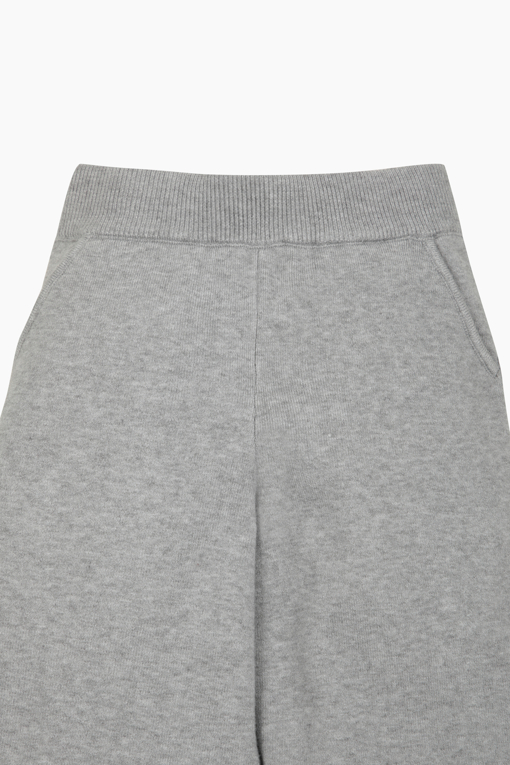 https://img.benettonmall.com/PARTS/KO/26S/QAPT16611MG_MB_D5.jpg?cb=1777565229