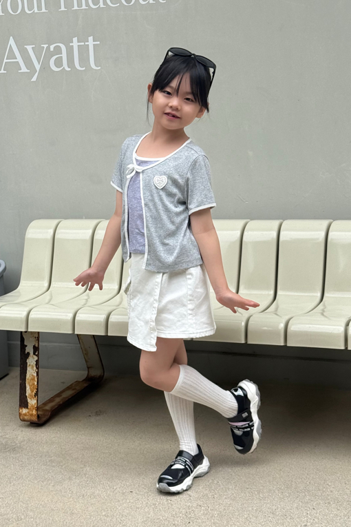 https://img.benettonmall.com/PARTS/KO/26S/QASP08631WH_MB_D2.jpg?cb=1777565229