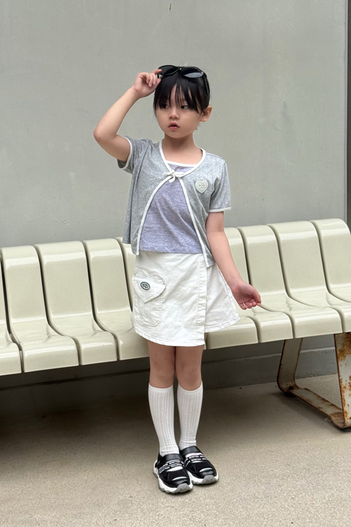 https://img.benettonmall.com/PARTS/KO/26S/QASP08631WH_MB_D4.jpg?cb=1777565229