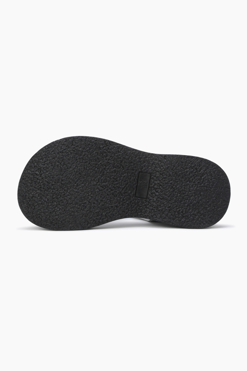 https://img.benettonmall.com/PARTS/KO/26S/QCSH13631SI_MB_D5.jpg?cb=1777565229