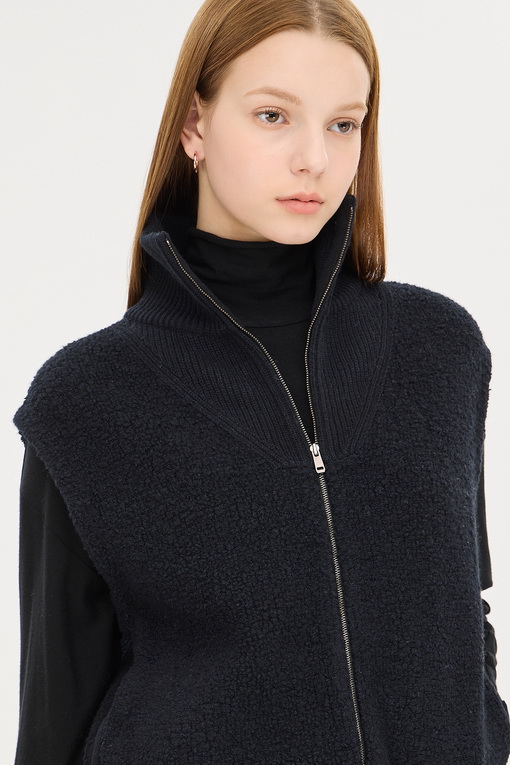 https://img.benettonmall.com/PARTS/KS/24F/SAKC40461BK_MB_D3.jpg