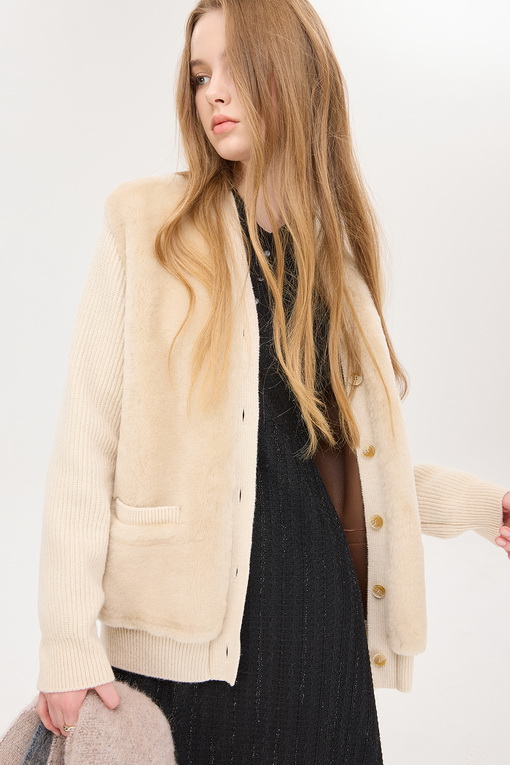 https://img.benettonmall.com/PARTS/KS/24F/SAKC44461BE_MB_D4.jpg