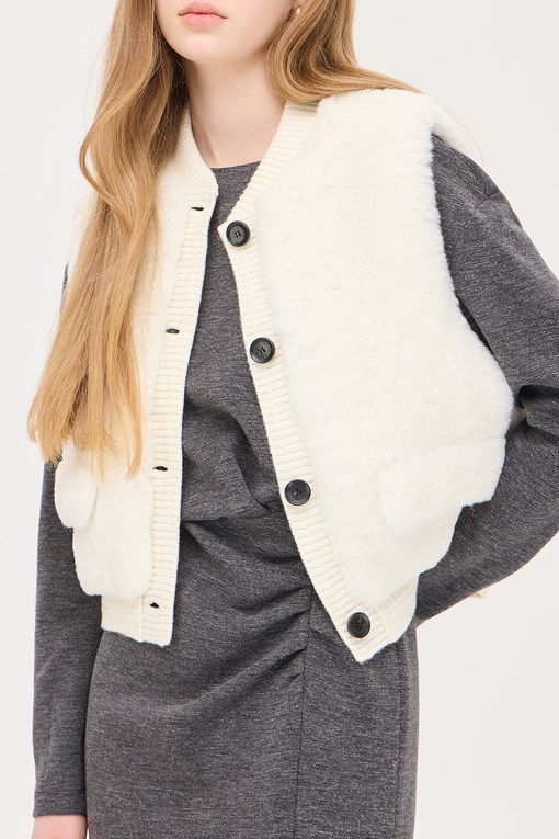 https://img.benettonmall.com/PARTS/KS/24F/SALE34461IV_MB_D4.jpg