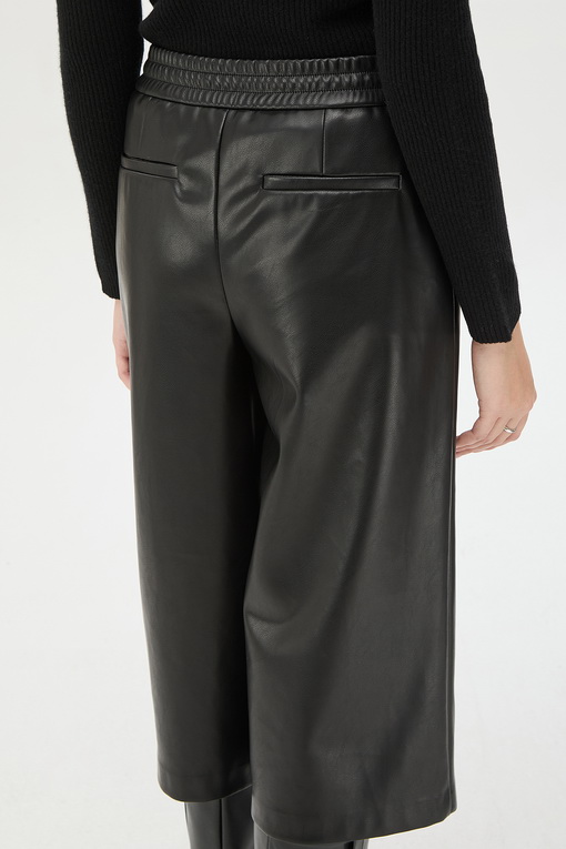 https://img.benettonmall.com/PARTS/KS/24F/SAPT39461BK_MB_D4.jpg