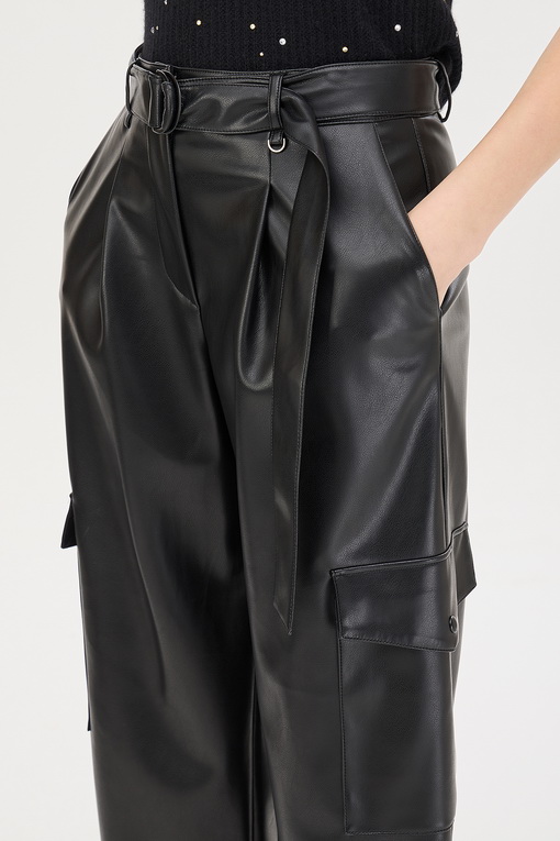 https://img.benettonmall.com/PARTS/KS/24F/SAPT40461BK_MB_D3.jpg