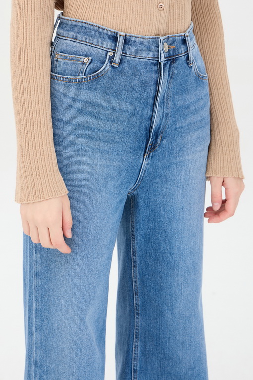 https://img.benettonmall.com/PARTS/KS/24S/SADP41431BL_MB_D3.jpg