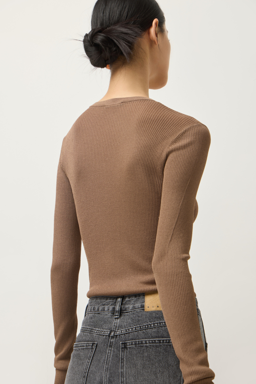 https://img.benettonmall.com/PARTS/KS/25F/19EQM2024ED_MB_D4.jpg