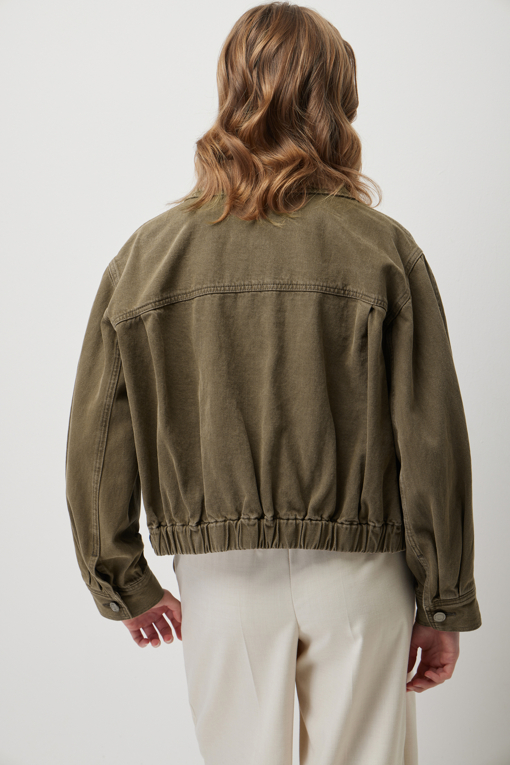 https://img.benettonmall.com/PARTS/KS/25F/SADK31561KA_MB_D4.jpg