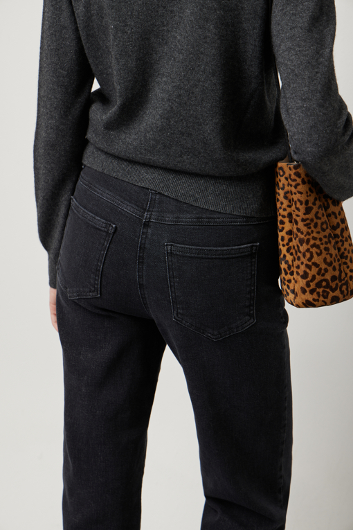 https://img.benettonmall.com/PARTS/KS/25F/SADP03541BK_MB_D4.jpg