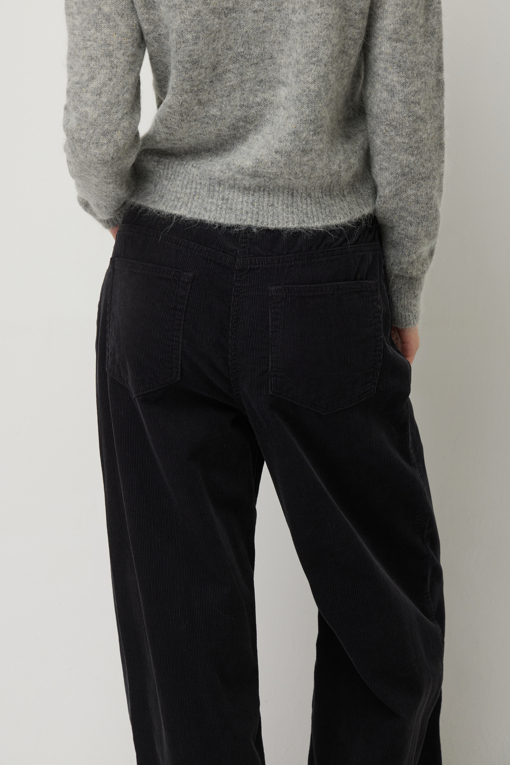 https://img.benettonmall.com/PARTS/KS/25F/SADP35561DG_MB_D4.jpg