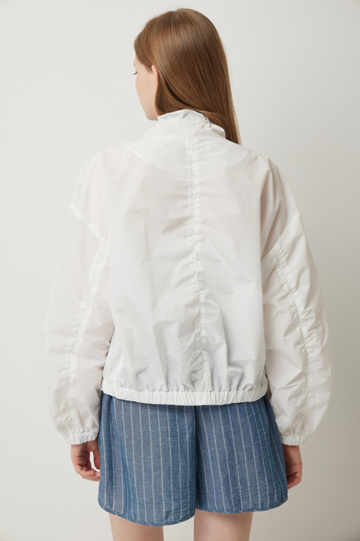 https://img.benettonmall.com/PARTS/KS/25F/SAJPE1541WH_MB_D4.jpg