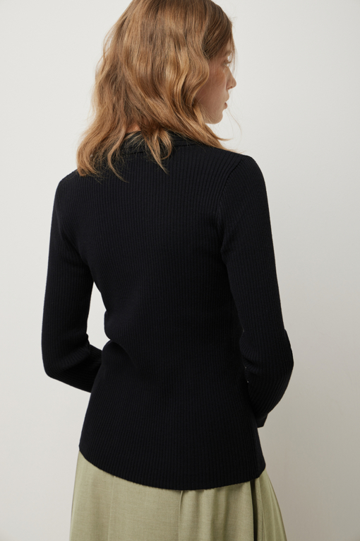 https://img.benettonmall.com/PARTS/KS/25F/SAKCE5561BK_MB_D4.jpg