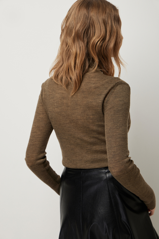 https://img.benettonmall.com/PARTS/KS/25F/SAKP07541MW_MB_D4.jpg