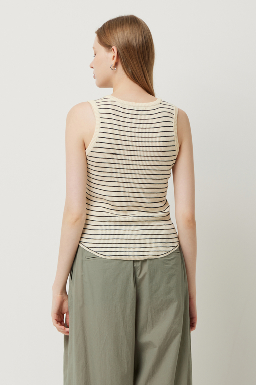https://img.benettonmall.com/PARTS/KS/25F/SAKP70541BE_MB_D2.jpg
