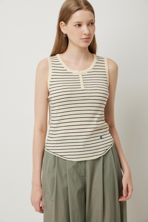 https://img.benettonmall.com/PARTS/KS/25F/SAKP70541BE_MB_D3.jpg