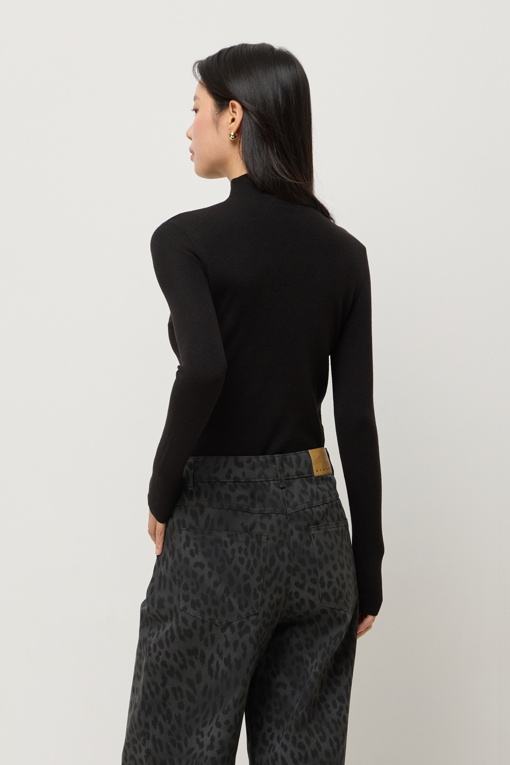 https://img.benettonmall.com/PARTS/KS/25F/SAKPE6561BK_MB_D2.jpg