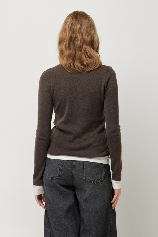 https://img.benettonmall.com/PARTS/KS/25F/SAKPE7561MW_MB_D2.jpg